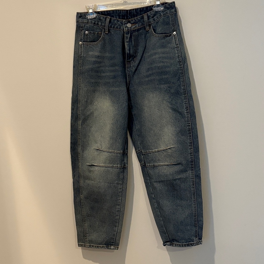 Women’s medium wash Barrel Jeans